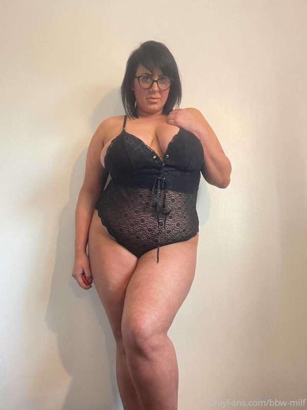 Do you think I’m a sexy lady 😏 Treat me right and I’ll treat..