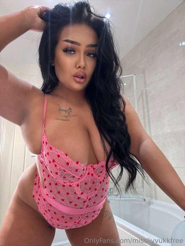 Hi babe, im online all day. Check out my videos or message m..