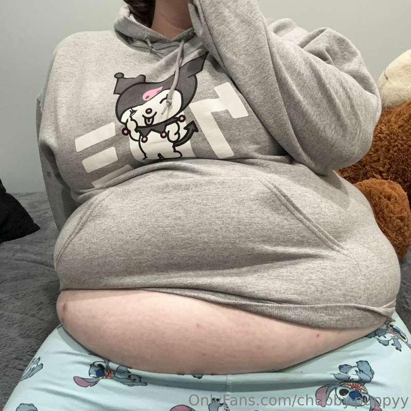 Cubby puppy with fat thigh rolls 🩶 Who wants to cuddle 🥰