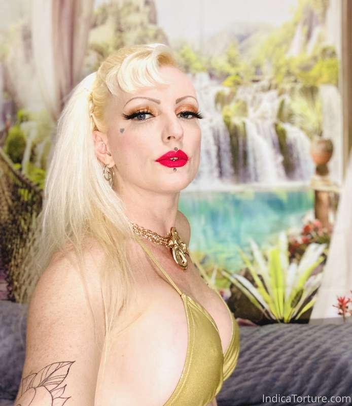 The Gold Queen compels you.. #10photos #fullnudity #pornogra..