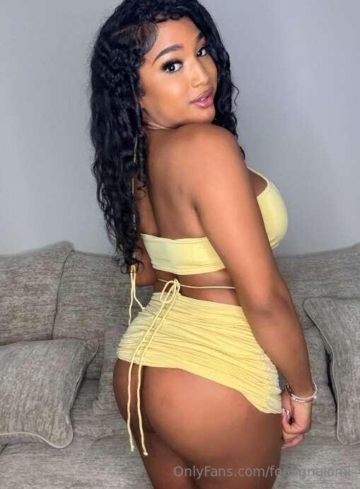 Caught you looking—what's on your mind? 😘