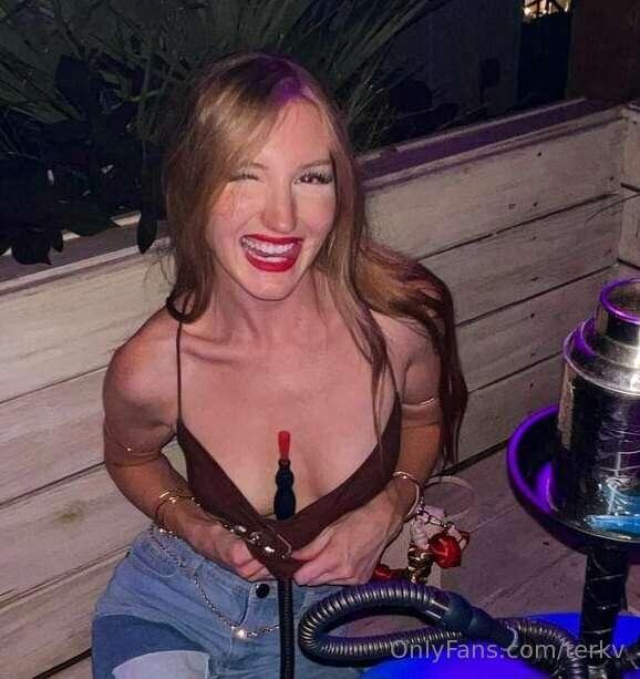 🚭 Smoking 🚭

The balcony was all ours for these embarrassing..