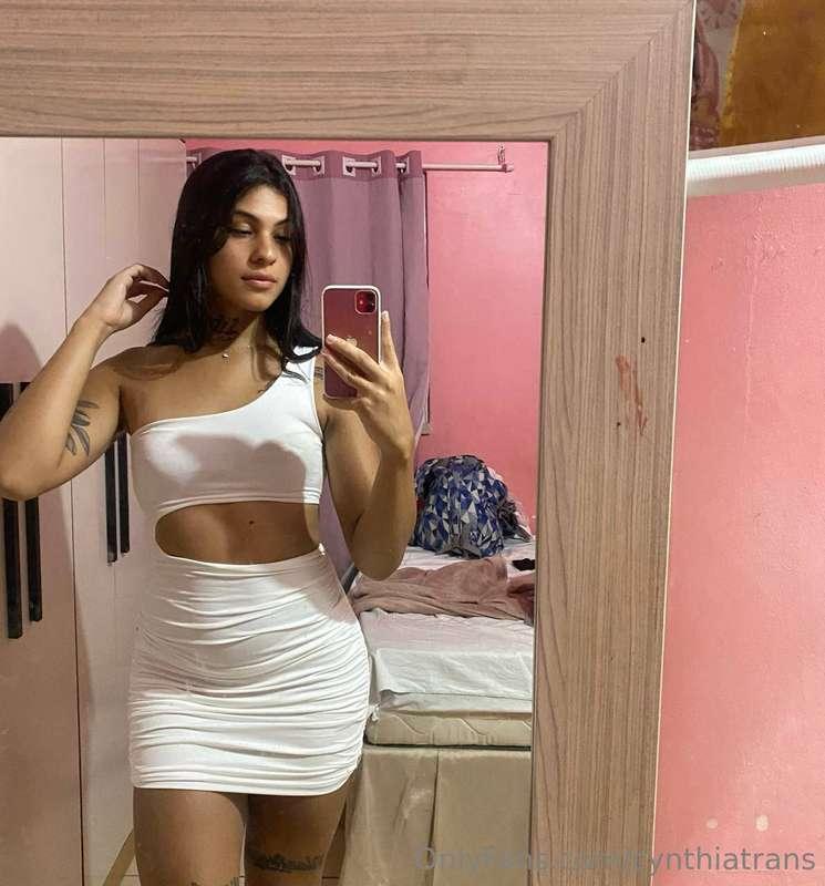 spot the difference..because they are both sexy! hihi