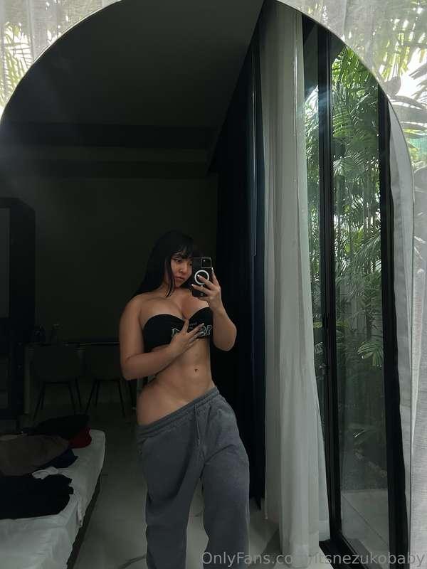 Morning mirror selfies 😚 