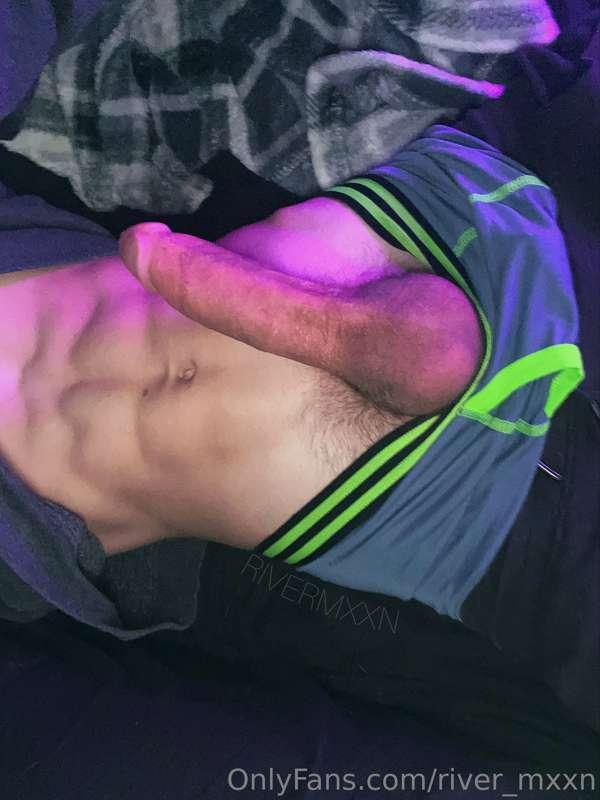 abs & underwear bulges

ps: if u look close enough, u can se..