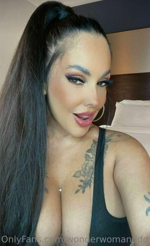 She’s got some tricks under her skirt 💦🫣😘

SHE IS LIVE TONIG..