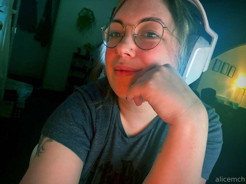 Fresh out the shower, gonna play some WoW. Literally sat in ..
