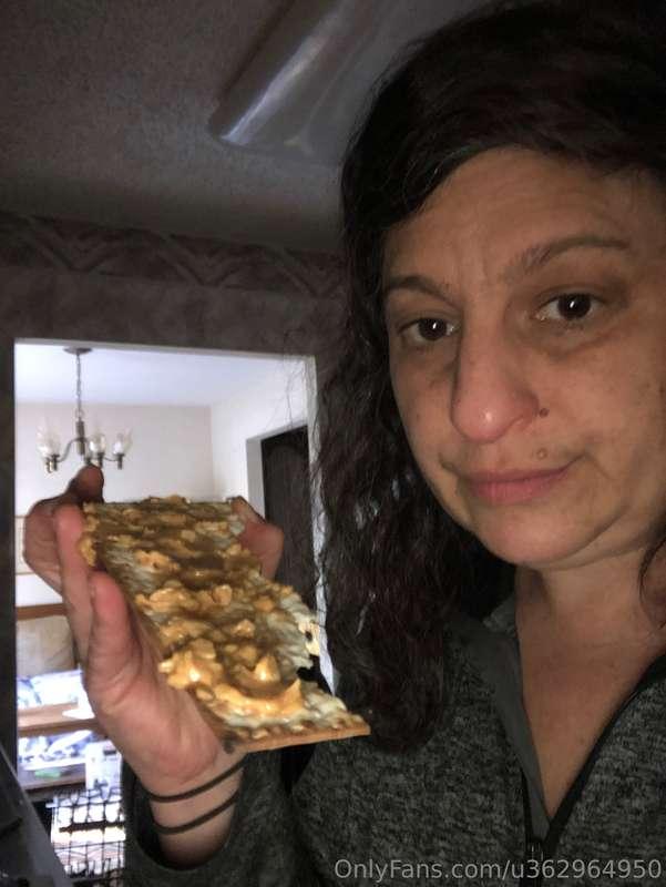 Matzoh w almond butter 