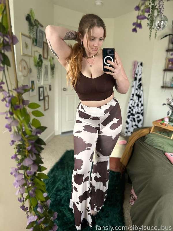 What I wear during the day vs night 

#fyp #redhead #busty #curvy #thick #thighs #big #tits #ass #pussy #college #girl #alt #inked