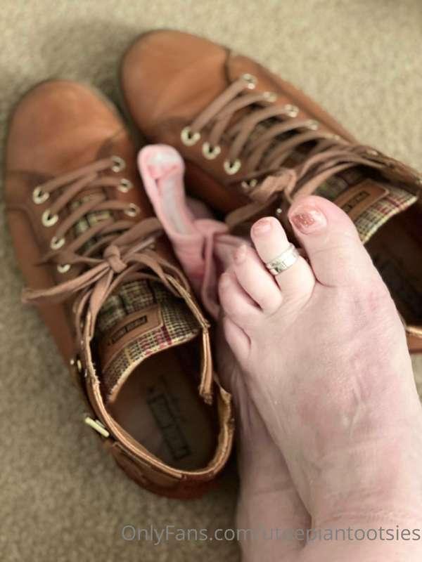 Definitely in need of a mani pedi 🫣