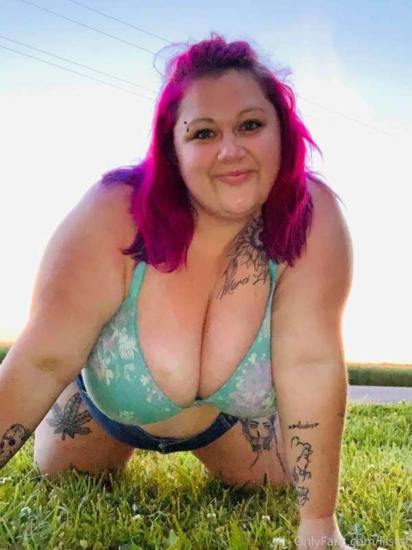 5’2 Plus Size BBW 42H Bigtittyburrr, thick thigh & Green eye..