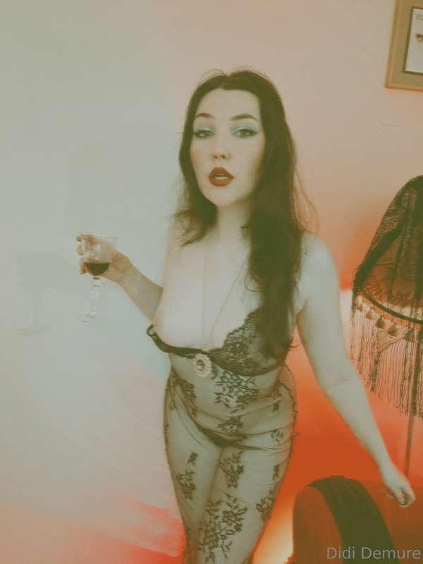  no my boob isn’t out… my spell is just worming its way into..