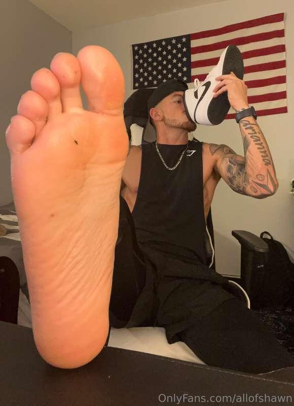 Happy FootFetishFriday!!! Hand over your Fgg Taxes bitches! ..