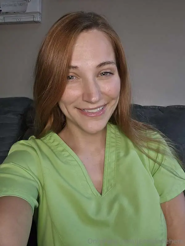 Do you think I should keep these green scrubs? Let me know 😩