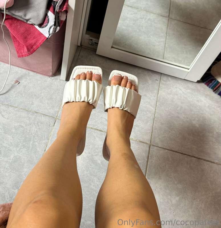 Nuevo cont con sandalias blancas 🫢