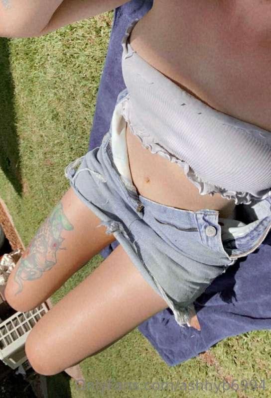 I wanna unbutton your pants just a lil bit x