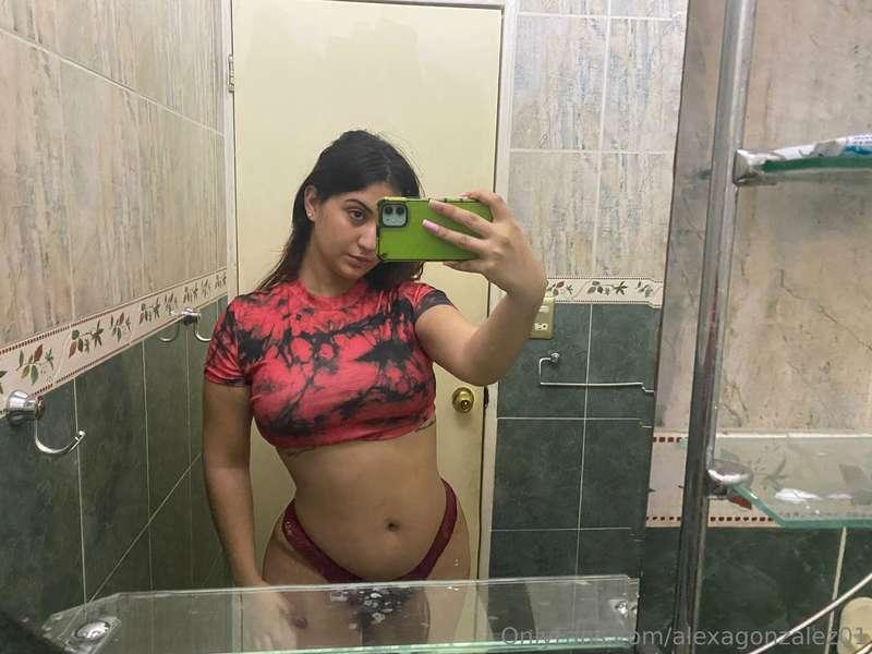 Hey daddy im so hot 🥰
