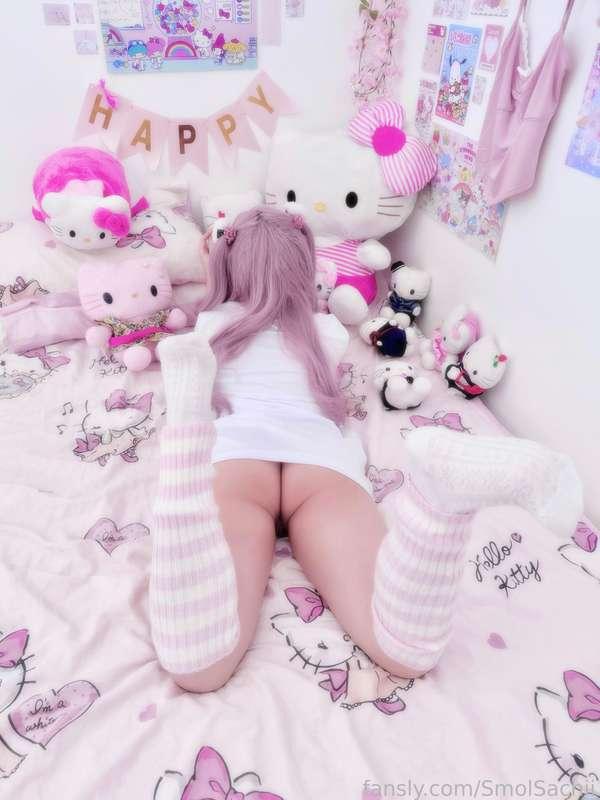 sachi-chan was too busy playing with her switch ꩜.ᐟ didn’t notice her undies is now missing….(๑•́ -•̀)

did s-senpai stole itttt? ;-;

#asian #japanese #kawaii #barelylegal #18yo #tiny #young #socks #gamer #petite