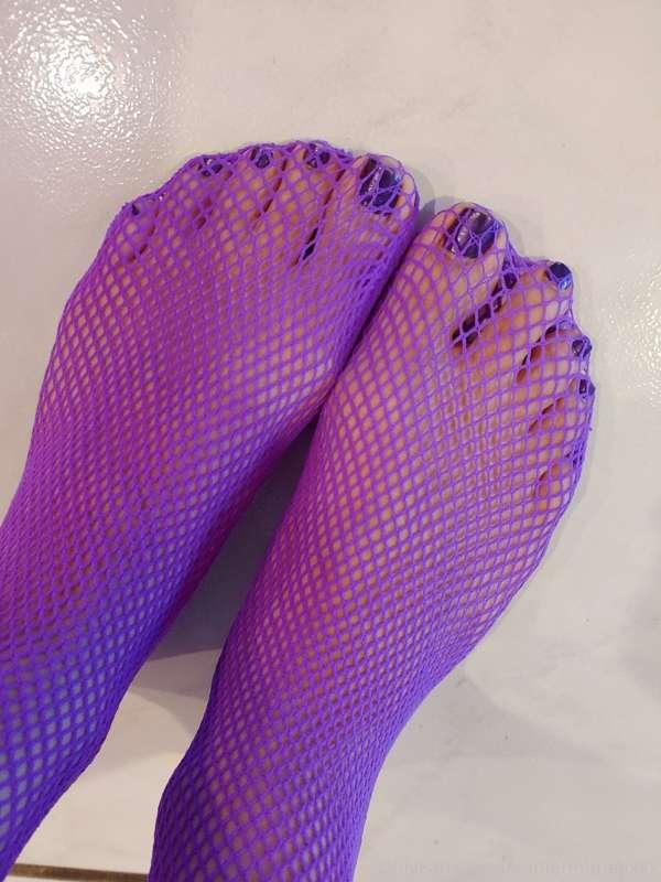 Pretty in purple & pink! #toes #tits #ass #abs #fishnets #st..