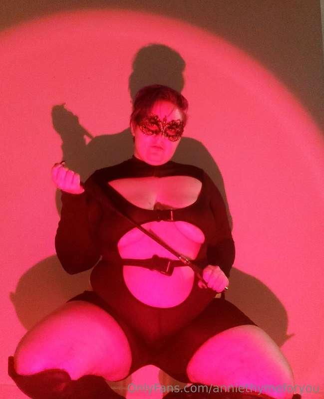 Catwoman had a whip, I've got my crop 😏