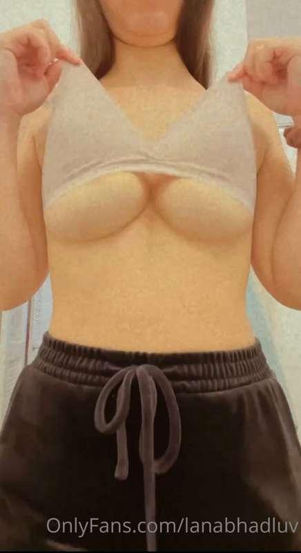 Titty drop… Tip to see more 🍒