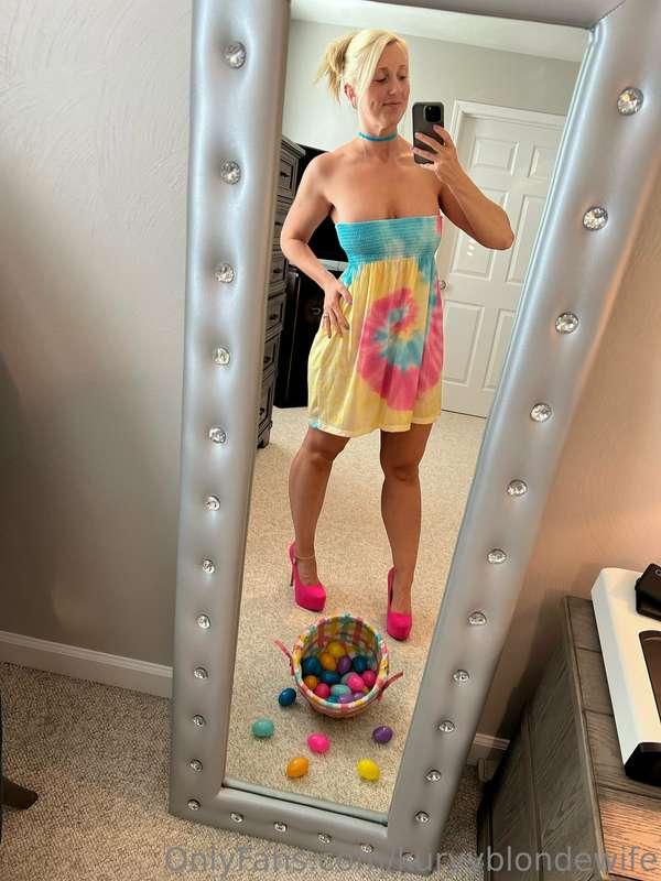 kurvyblondewife image #0