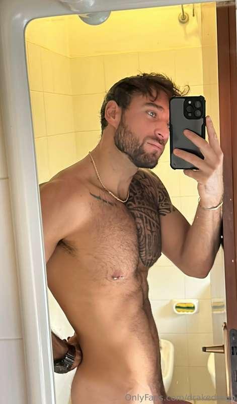 ***VOGLIO FARTI VEDERE COME SCHIZZO*** cosa fai ancora qui? ..