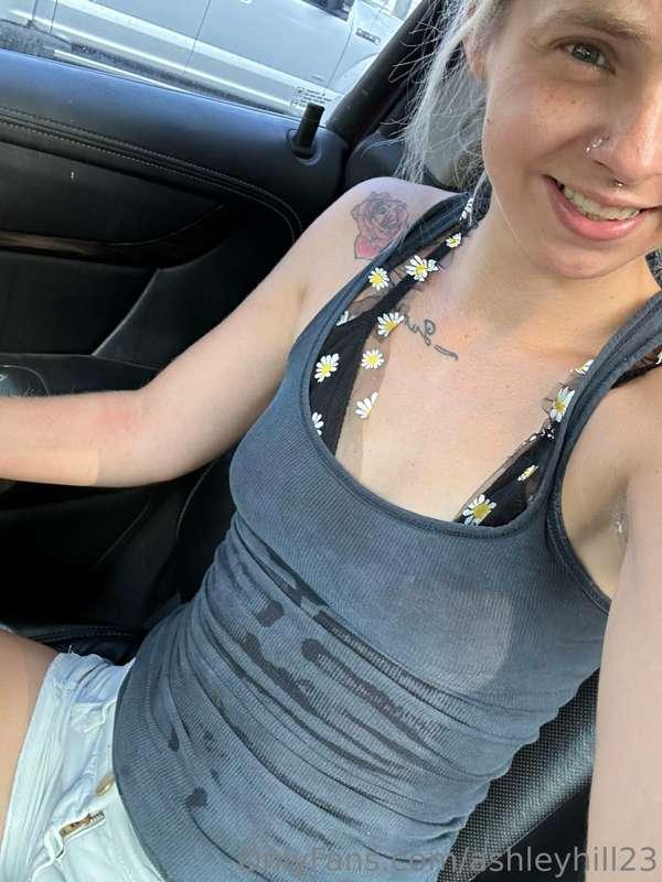 Sweaty patties 😂😂
And look it made a smiley face
Swipe ➡️