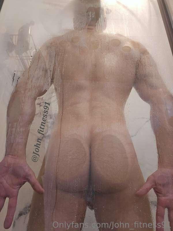 Is there anything sexier than some hot wet action in the sho..