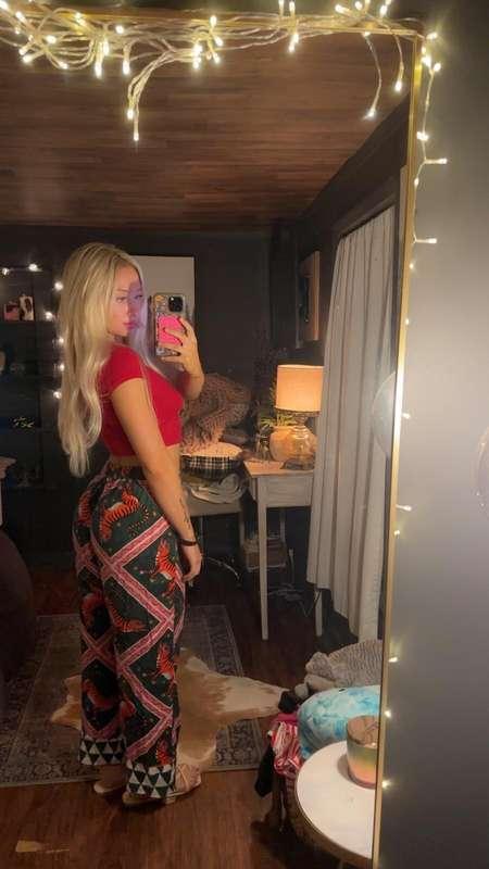 Peek a boo, I see you...😏💋