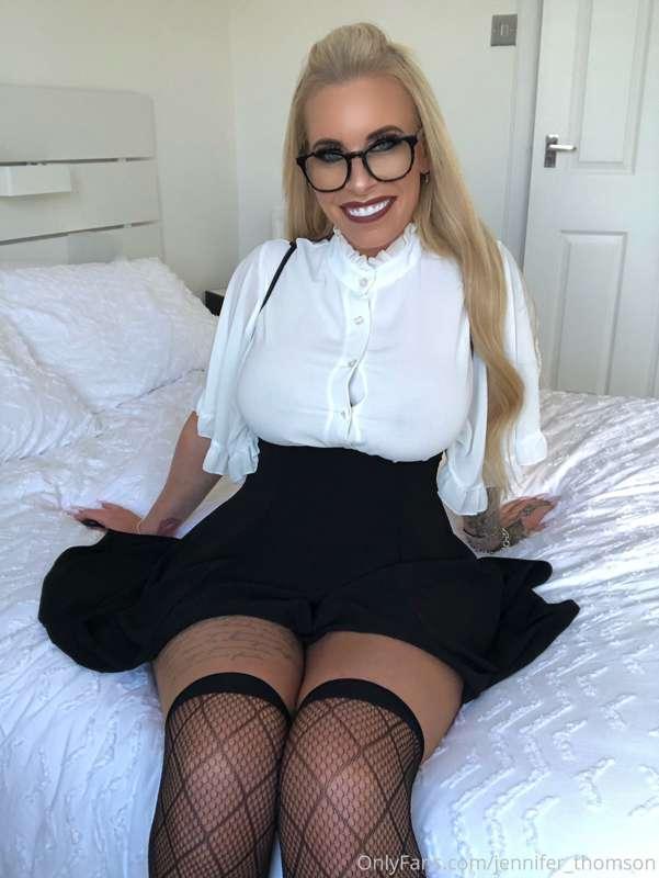 I’m wearing crotchless pantyhose... want to see?? 😽