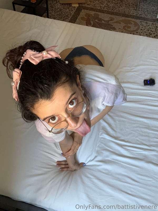 Yes, I am that flexible 😏 Wanna see what else bends? 🔥