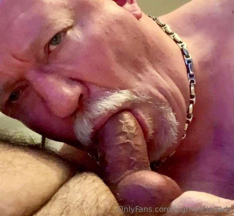 🤤 I love to lick'n'suck Bullgnome's thick'n'hard cock 👅🍆