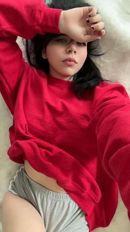 come climb under my sweater ❤️
