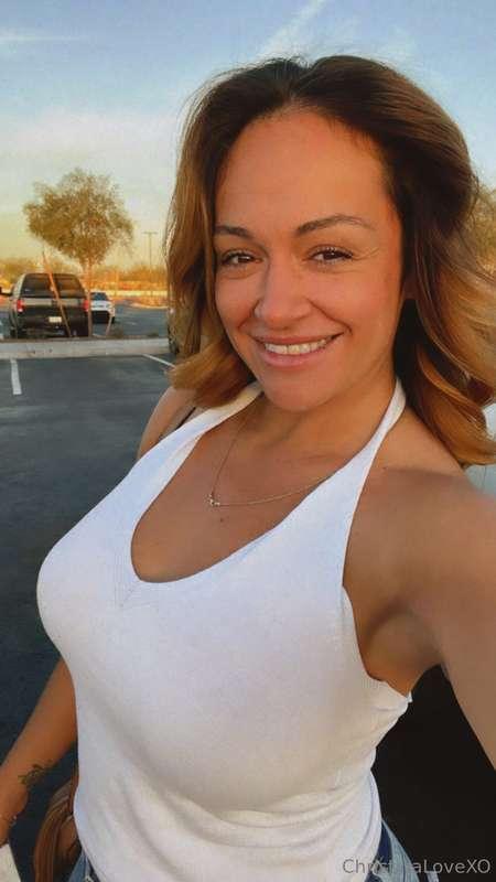 I look good in white?😁