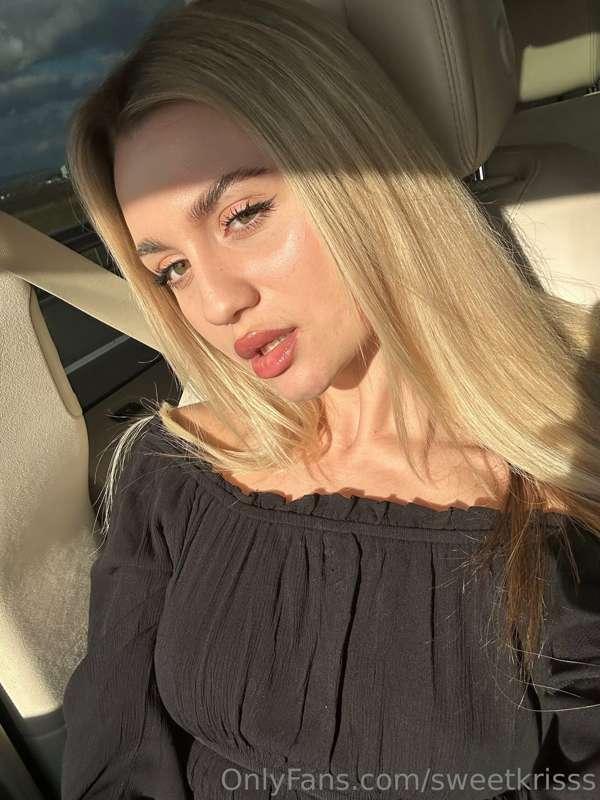 Sun kissed baby ☀️ There is no better glow than the sun 💋
Le..