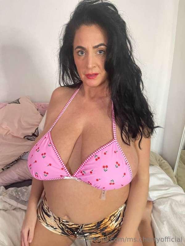 Like this post if you would love to wake up next to me 😍