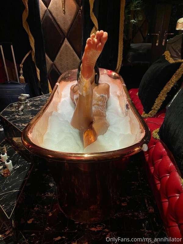 Relaxing after a long session annihilating my slave! No spac..