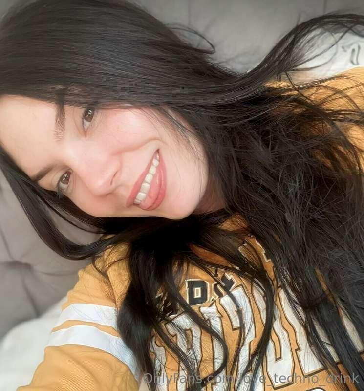 🫦Hot brunette @goldenna loves videocall 🍌💦

🍭Custom photos a..