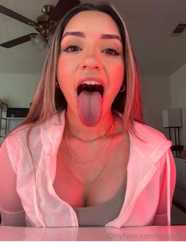 Where are my tongue lovers at?