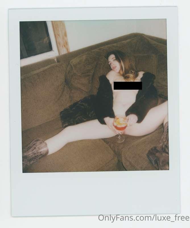 💖 *polaroid 9* 💖 **V-DAY POLAROID AUCTION** 💖 *link in bio t..