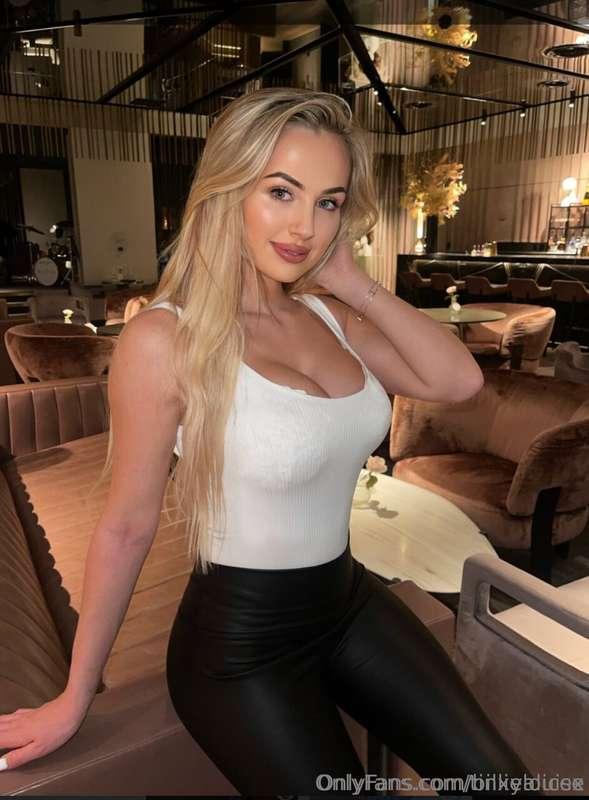 **Let's keep this between us?** 😘    @billielouise 
Weekly L..
