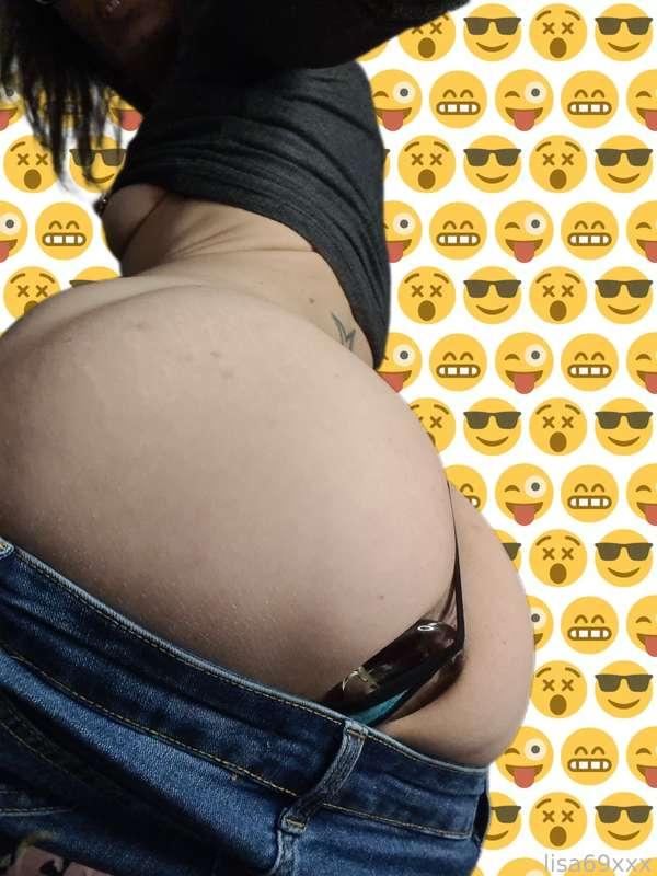 😜

Do you think the background suits me?

#jeans #plug #thong #anal