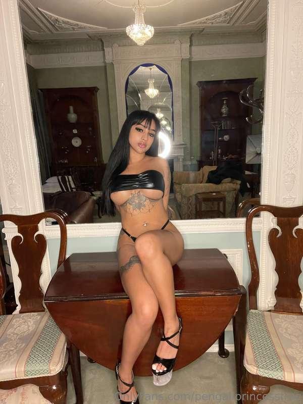 Would you tell me off for my bad table manners? 😈