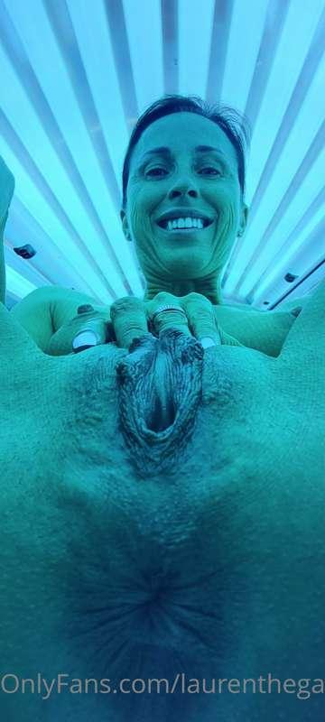 Seriously... I WANT TO BE FUCKED IN THE GYM TANNING BED!  Th..