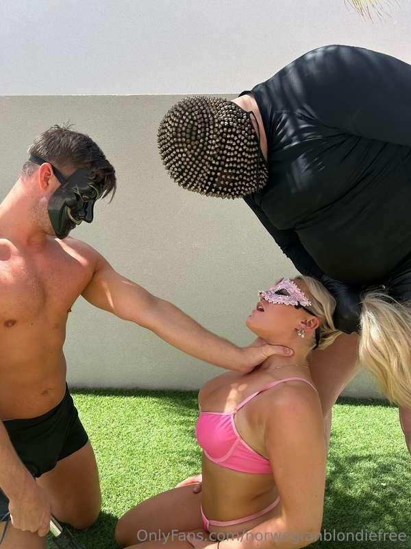 Hvem vil se trekant-video med disse to?🥵😈😏 @tiednpied og @no..