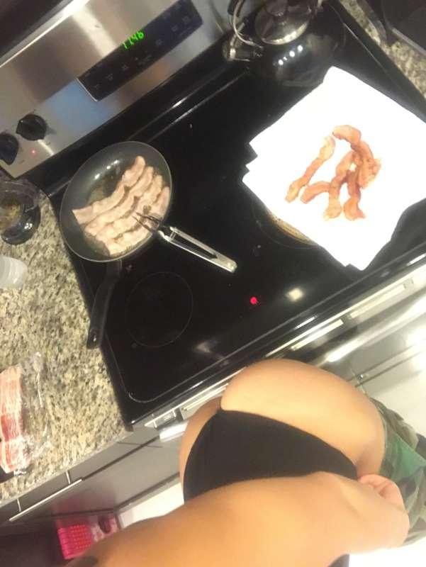 Booty and bacon 😋