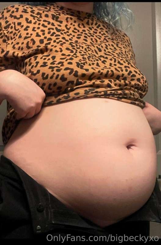 soda has my tummy so bloated oof 🤰