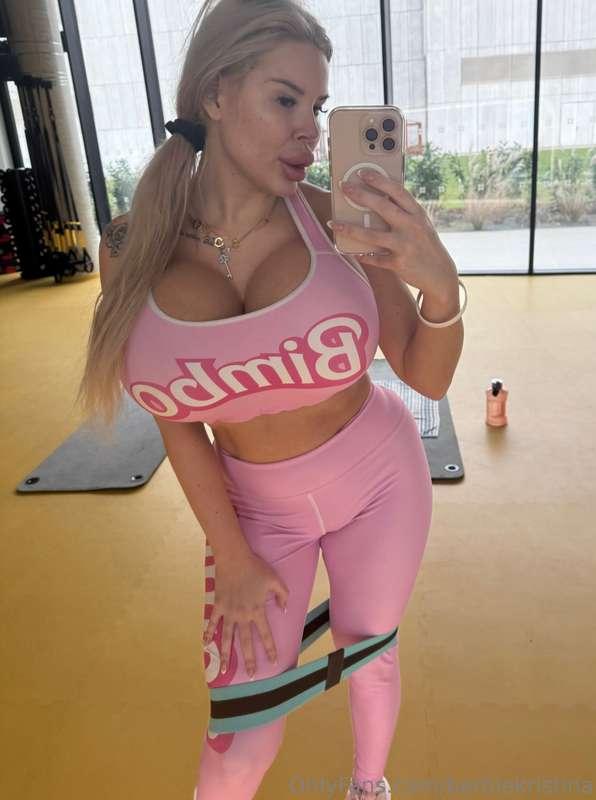 Should I take more gym pics?? 😈💕