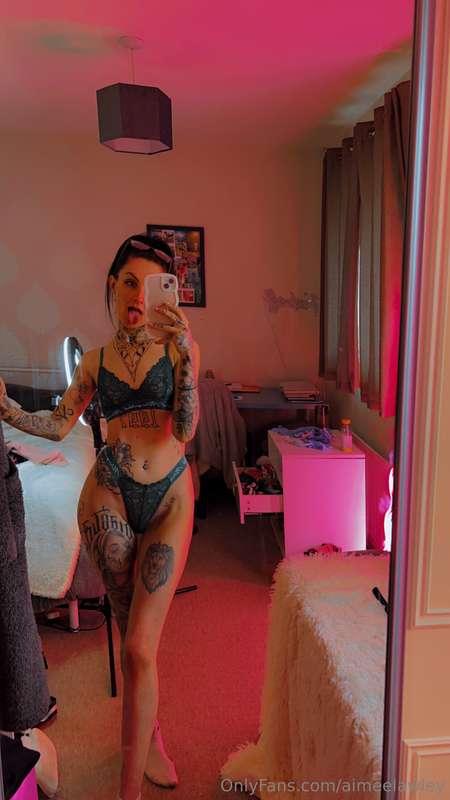 i have a rule in my bedroom... do you wanna know what? ;) 